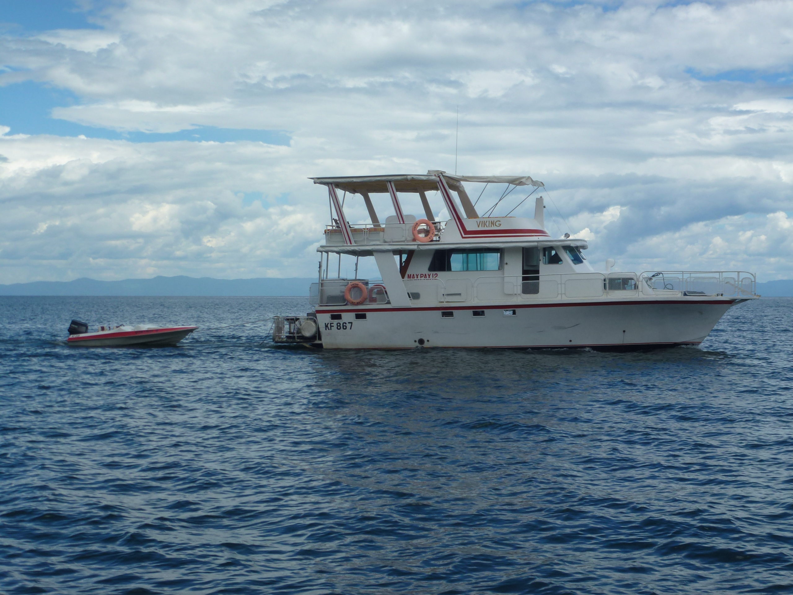 Houseboat Matusadona Zimbabwe